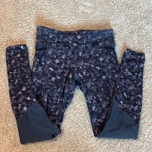 Athleta Black and Gray Geometric Print Leggings XS